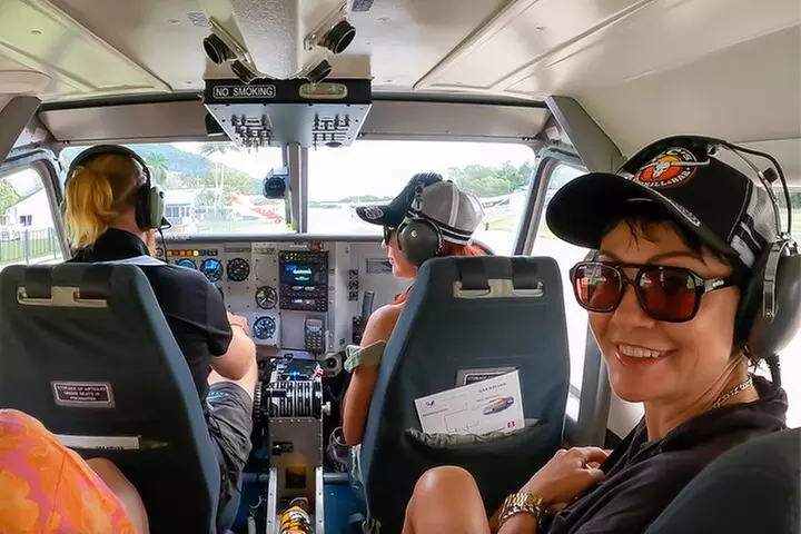 1hour Scenic Flight Heart Reef, Whitehaven Beach, Hill Inlet, GBR