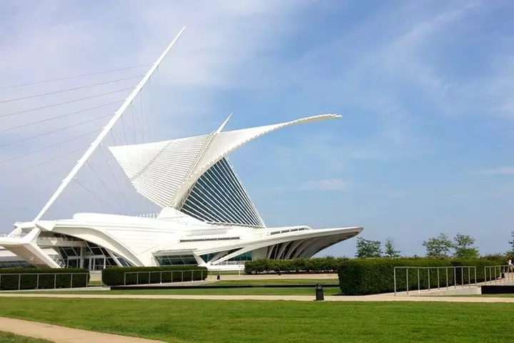 Self-Guided Scavenger Hunt: Milwaukee A Splash of Color