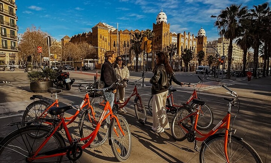 Image 10: Barcelona: Recorrido en bicicleta o eBike, lugares de interés y pun...