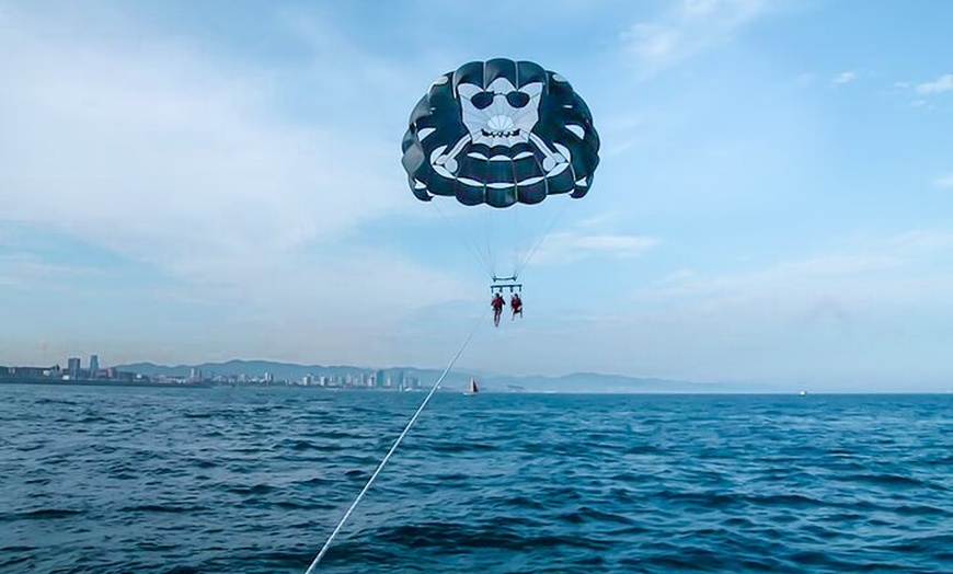 Image 2: Parasailing Experiencia privada en Barcelon