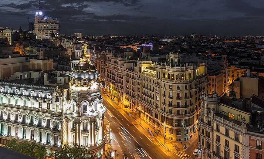 Image 1: ¡Recorrido a pie por Madrid esta noche con espectáculo flamenco!