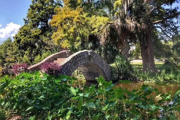 New Orleans City and Cemetery Tour with Garden District Stroll