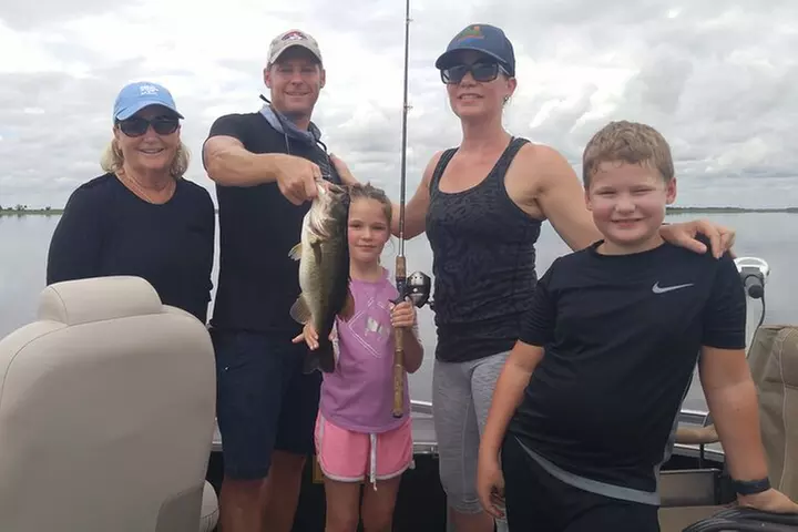 Private Pontoon Fishing Charter on Lake Tohopekaliga in FL