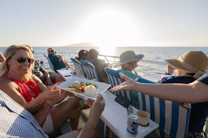 From Ma'alaea Harbor: Sunset Dinner Cruise Aboard the Quicksilver