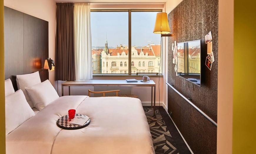 Image 2: ✈ REPUBBLICA CECA | Praga - Mama Shelter Praga 4* - City break