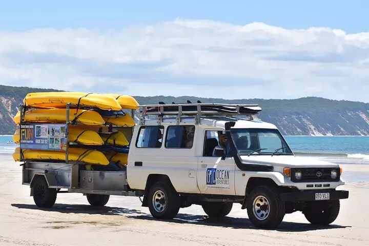Rainbow Beach: Dolphin & Wildlife Ocean Kayak & Beach 4WD Tour