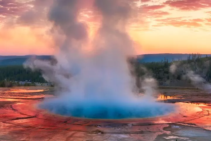 Yellowstone Hot Springs and Geyser Basins Tour - Primary Image