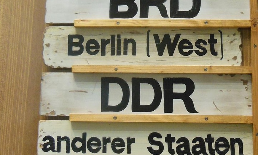 Image 9: Halbtägige historische Tour durch Ostberlin in kleiner Gruppe