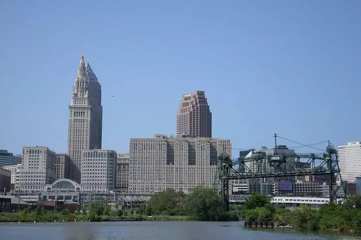 CLE Mini Bus Group Tour - Primary Image