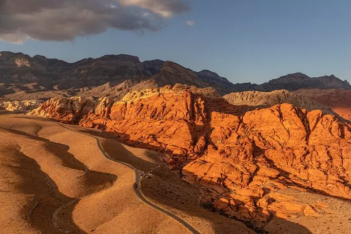 Sunset Red Rock Canyon Helicopter Tour and Champagne Toast