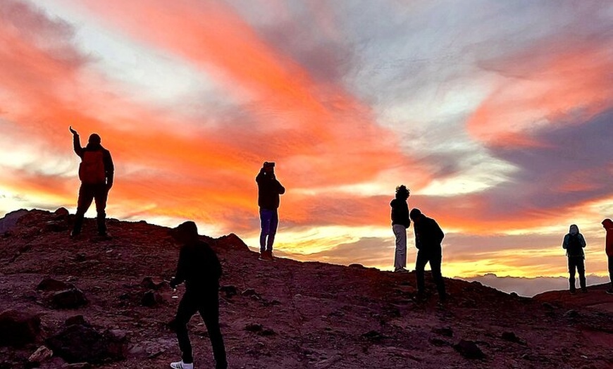 Image 3: Parque Nacional Teide con furgoneta