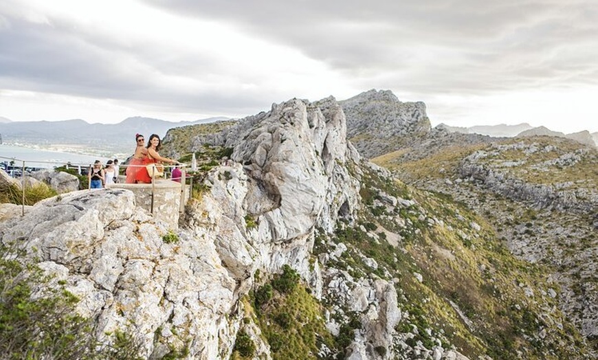 Image 2: 8 - Hora Formentor y Mercado de Sineu con paseo en barco Tour en Ma...