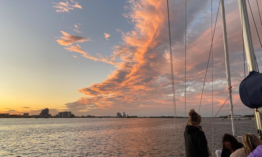 Image 4: Sunset Sailing Cruise includes snacks & drinks