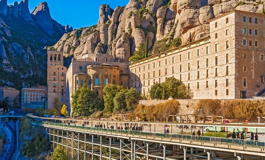 Image 15: Recorrido por Barcelona y Montserrat con entrada Evite las colas al...