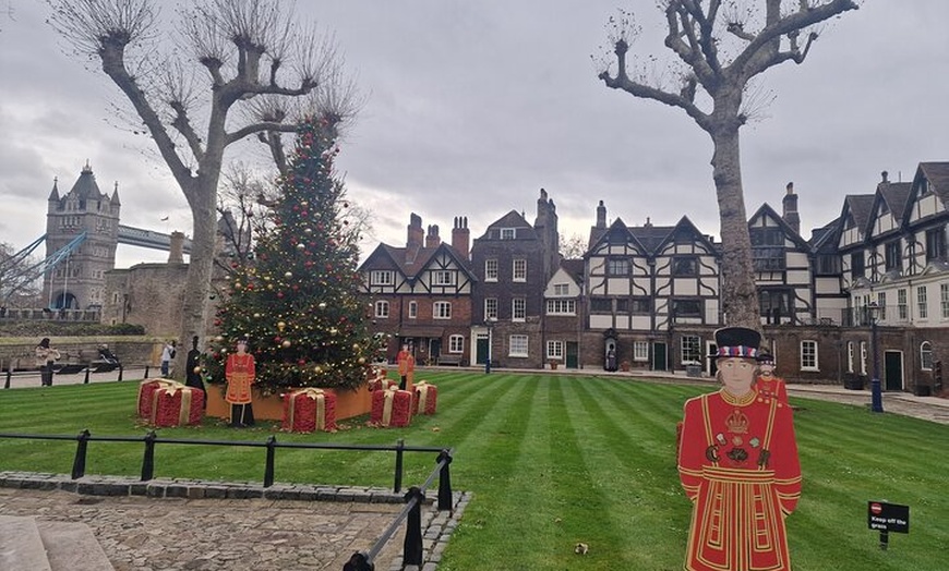 Image 5: Easy Access Crown Jewels and the Original Tower of London Cruise