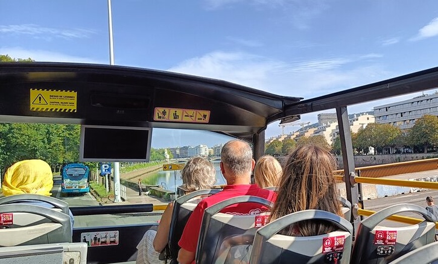 Image 12: Visita turística en autobús turístico por San Sebastián