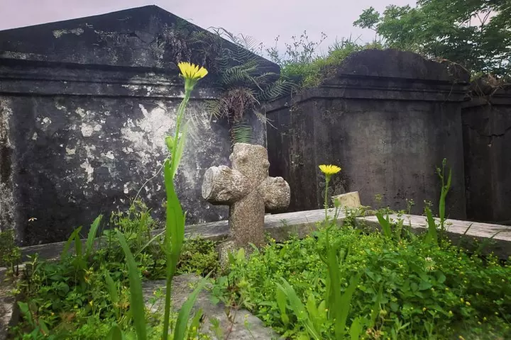 New Orleans Garden District History Walking Tour