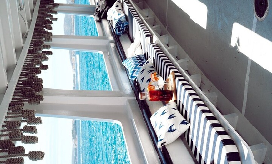 Image 8: Recorrido en Bote por la Bahía de Palma en la mañana con comida