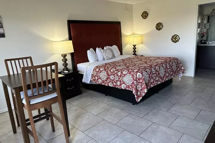 Small Group Bike Tours From Chicago to Lake Geneva