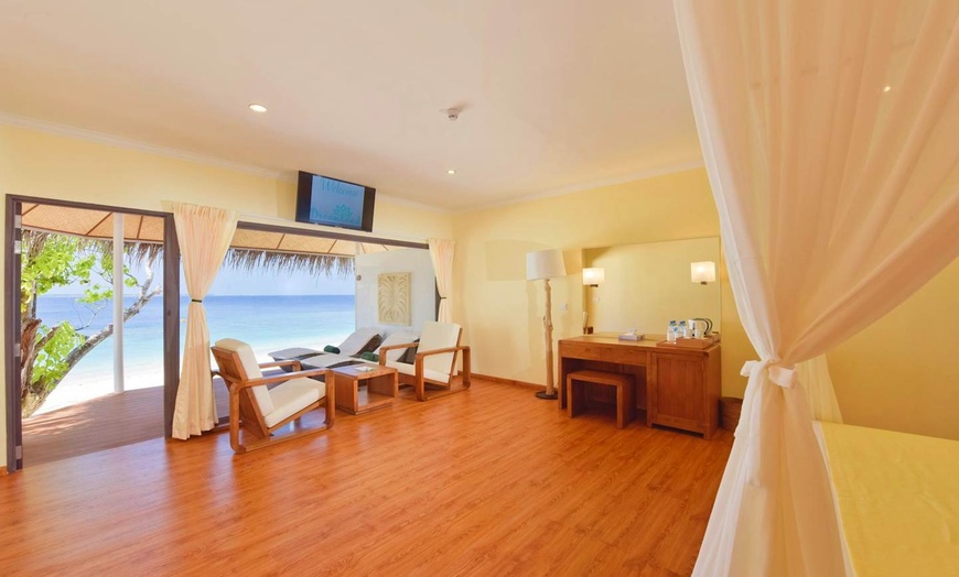 Image 4: ✈ MALDIVES | Baa Atoll - Dreamland The Unique Sea & Lake Resort / S...