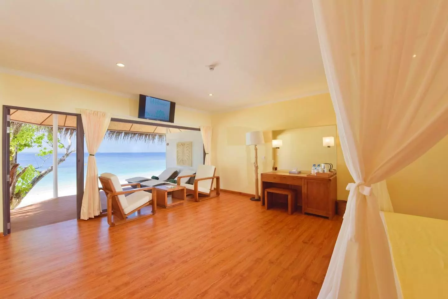 ✈ MALDIVES | Baa Atoll - Dreamland The Unique Sea & Lake Resort / S...