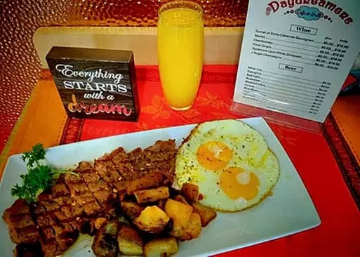 5% Cash Back at Daydreamers Cafe & Grill