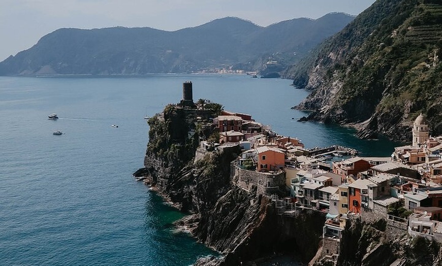 Image 3: Tour in Barca alle Cinque Terre con sosta a Portovenere, Monterosso...