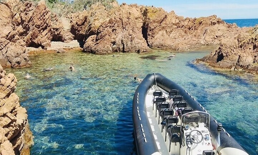 Image 2: Excursion en bateau privé à Saint-Raphaël à la découverte d'une île...