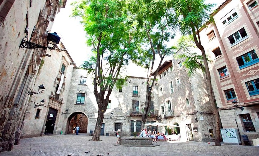 Image 7: Visita a pie del casco antiguo y el barrio gótico de Barcelona