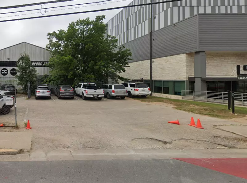 Parking at 1401 W. 5th St. Lot - P3142