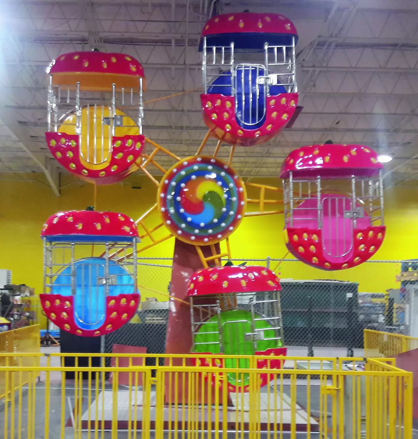 $32.87 For A Pizza & Play Package For 4 Includes 1 Large 14" Cheese Pizza, Pitcher Of Soda, 4 Ride Tickets & 120 Arcade Tokens (Reg. $65.64) - Primary Image