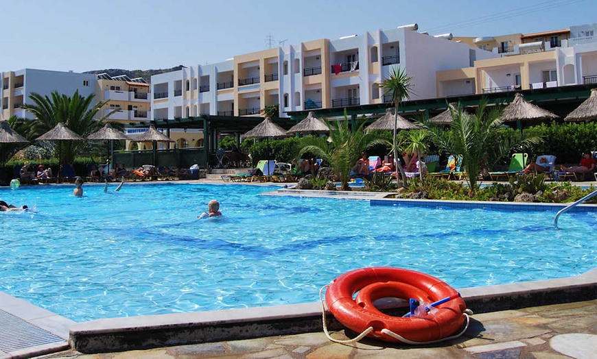 Image 35: ✈ CRETE | Hersonissos - Mediterraneo Hotel 4* - Outdoor swimming pool