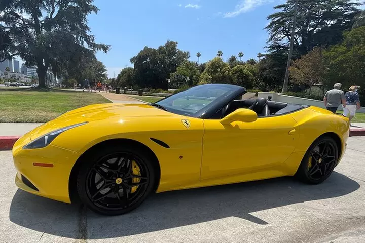 50-Minute Driving Tour: Explore Hollywood Sign in a Ferrari