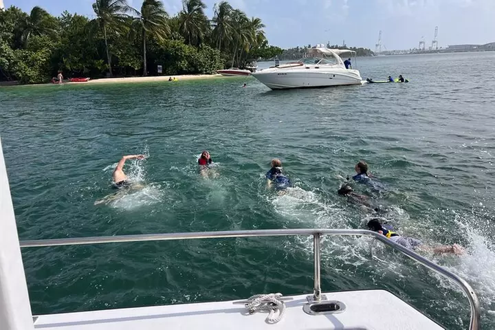 Miami Boat & Yacht for Day or Sunset Tour Cruise with Captain