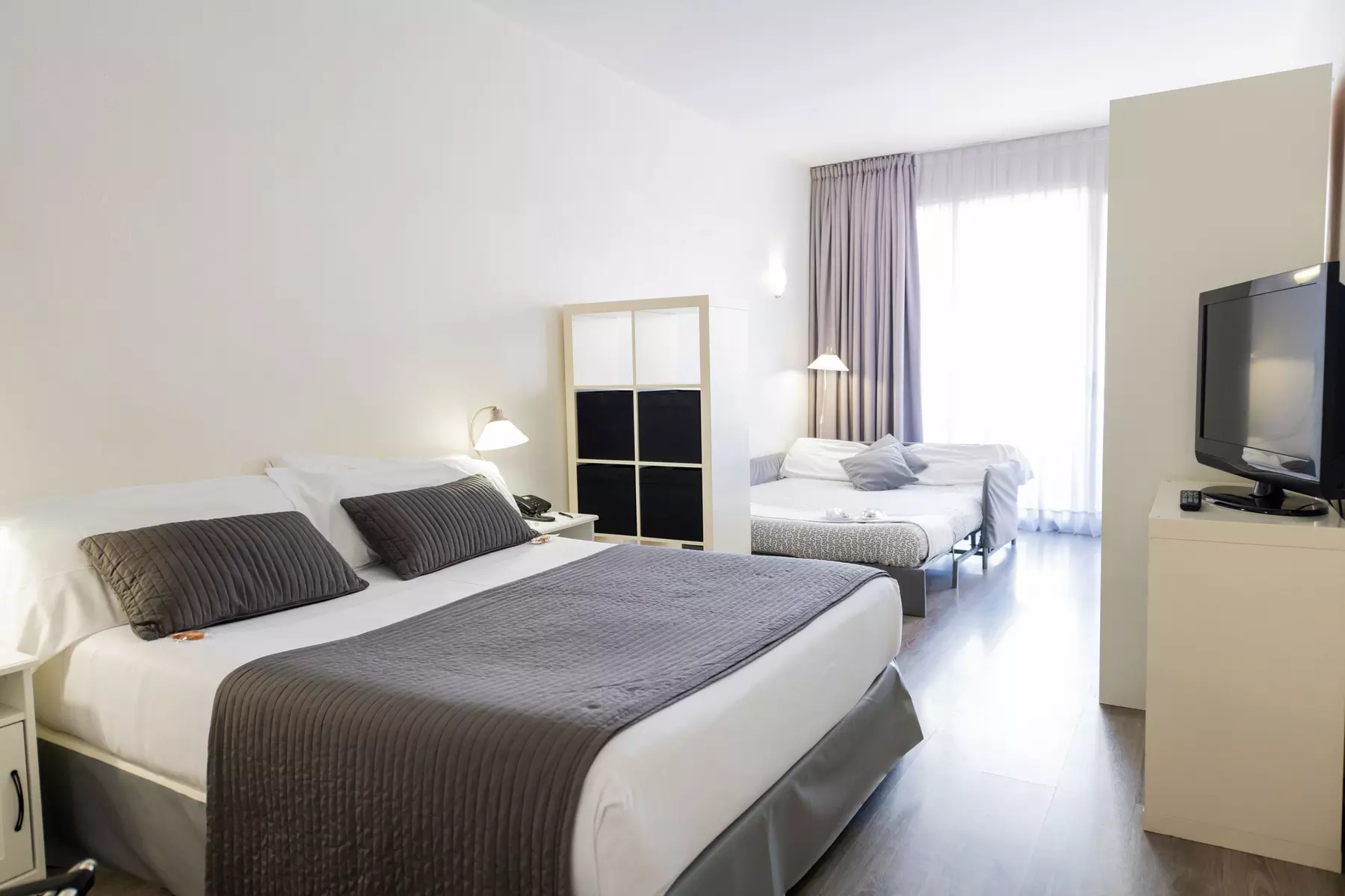 ✈ ESPAGNE | Barcelone - Aparthotel Atenea Calabria 3*, 2 nuit - Idé...