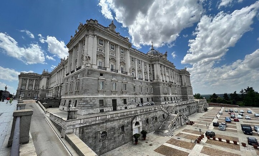 Image 36: Visita guiada a pie exclusiva guiada por la Ciudad Vieja de Madrid