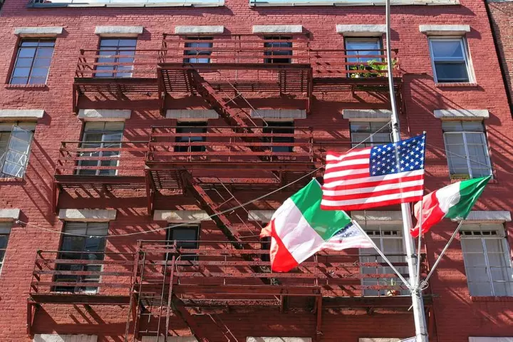 3 New York Neighborhoods Semi-Private Tour : SoHo, Chinatown and Li...