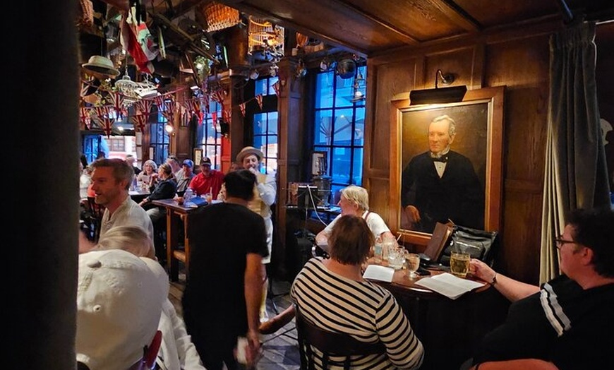 Image 3: Pub Crawl and Sing Along London Experience