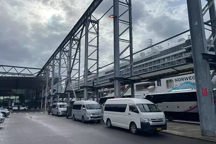 Shuttle Transfer from Cruise Ship Terminal at Circular Quay to Sydney Airport - Primary Image