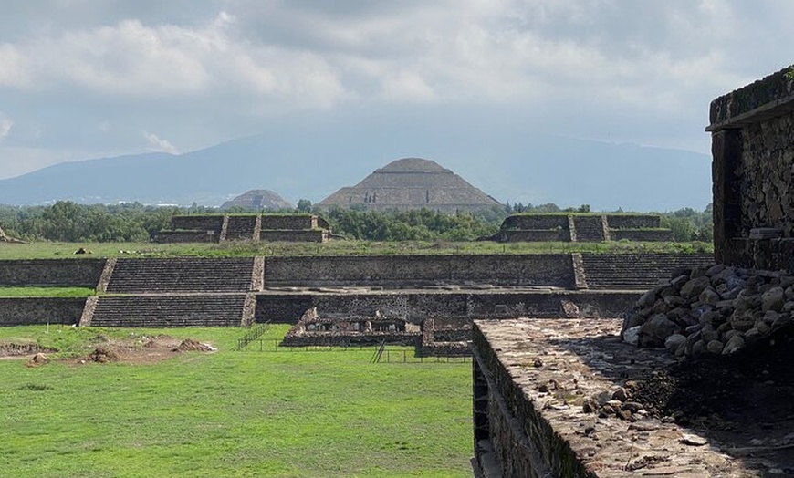 Image 7: Pyramids of Teotihuacan without tourist shops