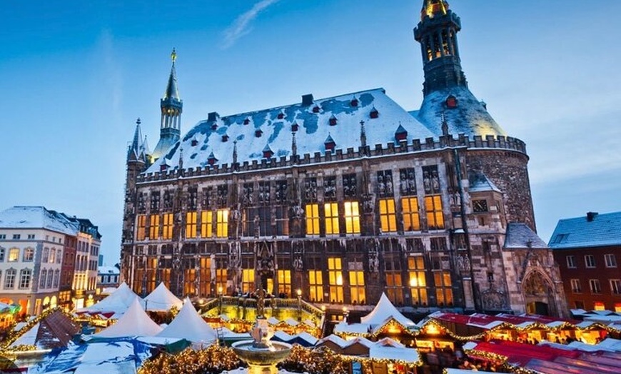 Image 6: Visite de l'île DE la cité avec marché de Noël