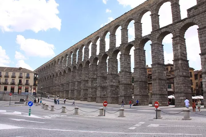 Madrid a Ávila & Segovia : Tour de día completo por los puntos culm...