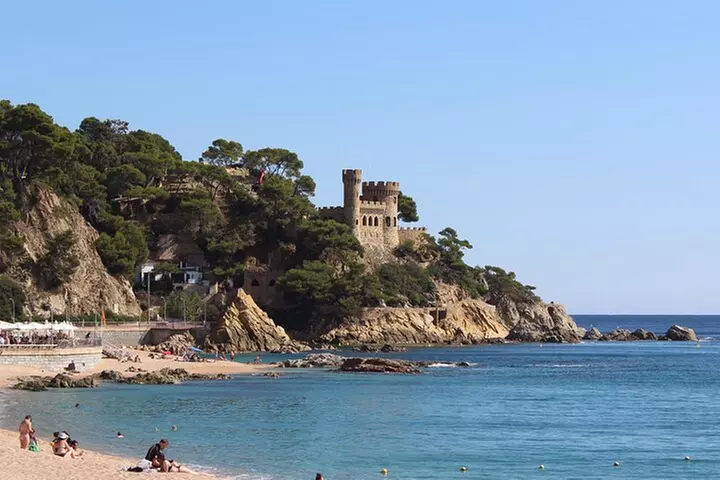 Tour turístico de un día por la Costa Brava con paseo en barco desd...