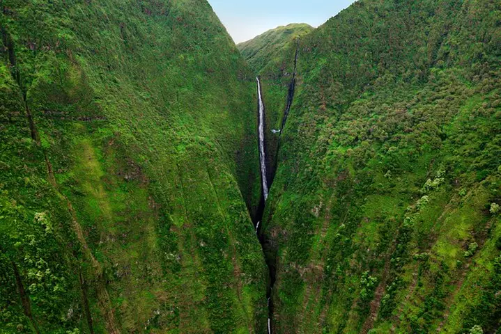 Waterfalls of West Maui and Molokai Helicopter Tour