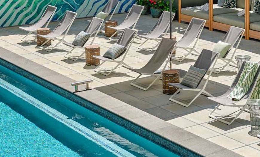 Image 1: ✈ HAWAII | Honolulu - Romer House Waikiki - Adults Only 4* - Solo a...
