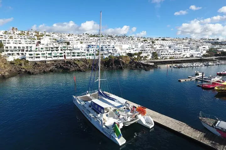 Paseo en velero al atardecer con avistamiento de delfines