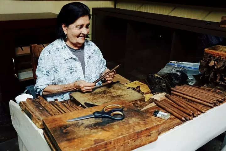 Key West Historic Seaport Food & Walking Tour