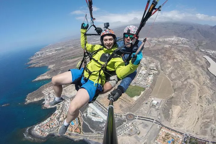 Experiencia épica de parapente en Tenerife con el equipo campeón de...