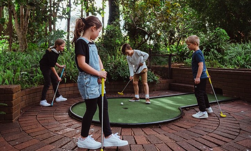 Image 2: Wanneroo Botanic Gardens Mini Golf Admission