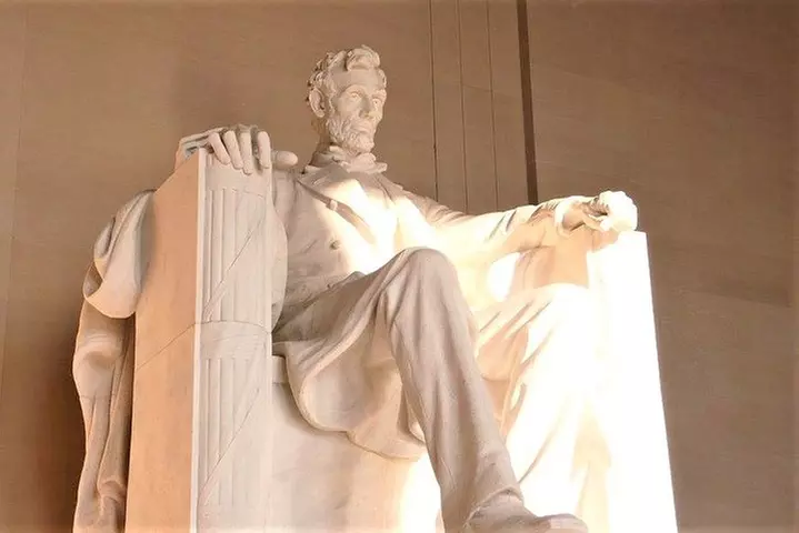 DC Presidential Sightseeing Bus Tour with U.S. Capitol Grounds